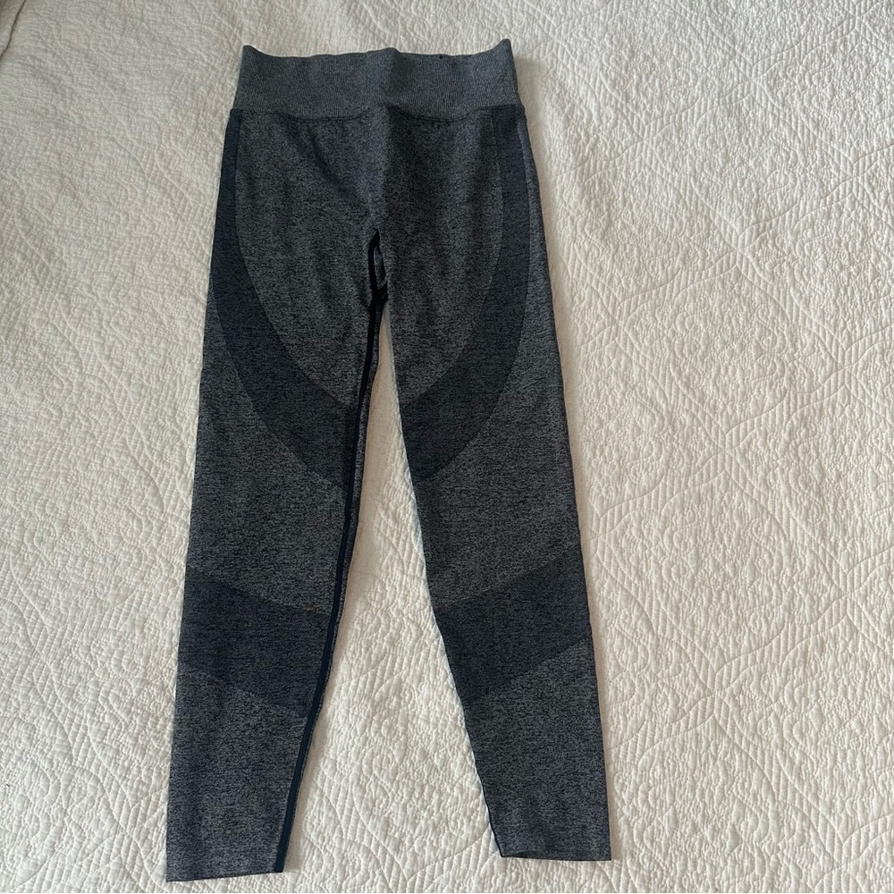 Pink Active High Rise Seamless Leggings Size Medium color Gray and Dark Gray